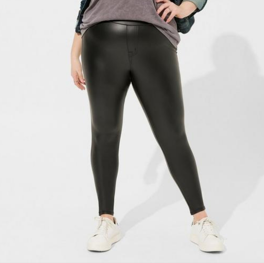 Torrid NWT Full Length Signature Waist Faux Leather Faux Pocket Legging Size 0X